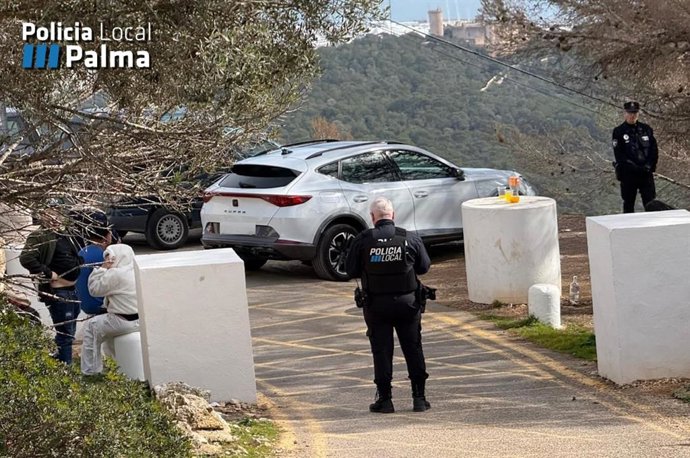 Policía Local de Palma interviene en un botellón en Na Burguesa