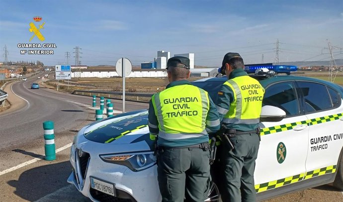 Detenido por cometer hasta nueve delitos contra la seguridad vial durante dos años en Palencia.