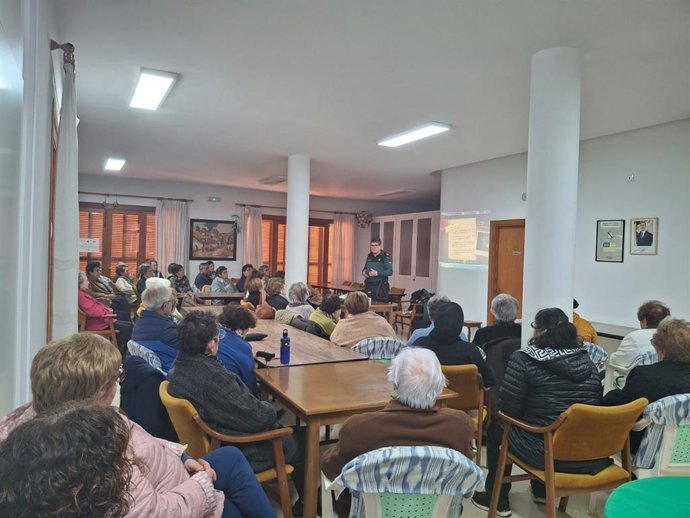 Charla informativa del Plan Mayor de Seguridad de la Guardia Civil