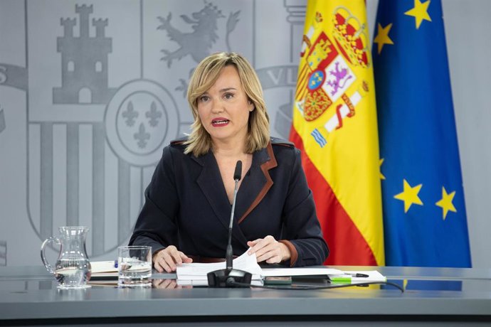 A porta-voz do ministro, Pilar Alegría, durante uma coletiva de imprensa após o Conselho de Ministros, no Palácio Moncloa, em 18 de fevereiro de 2025, em Madri (Espanha). Durante a coletiva de imprensa, foram anunciados os acordos do Conselho de Ministros
