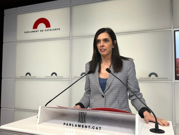 Archivo - La portavoz de PSC-Units en el Parlament, Elena Díaz, en una rueda de prensa en la Cámara catalana, a 11 de febrero de 2025