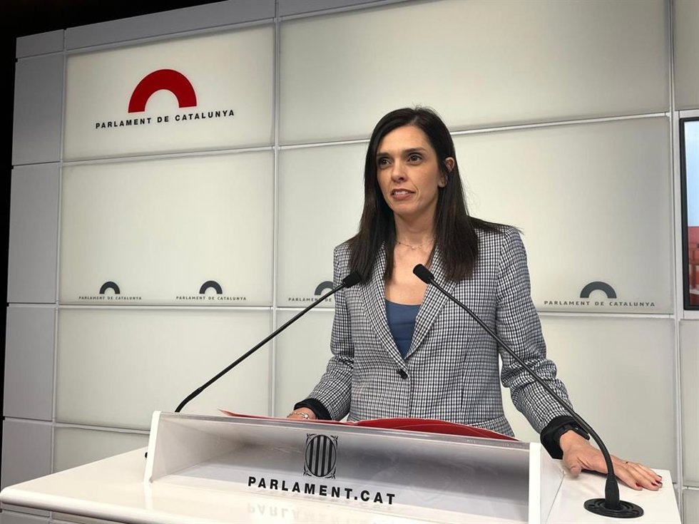 Archivo - La portavoz de PSC-Units en el Parlament, Elena Díaz, en una rueda de prensa en la Cámara catalana, a 11 de febrero de 2025