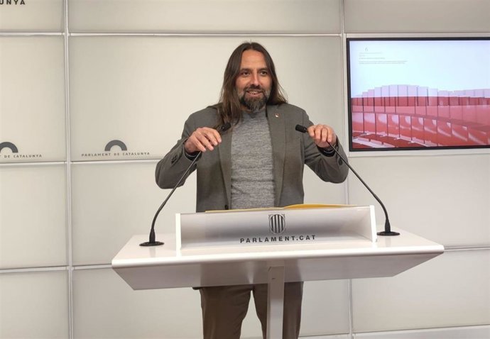 El portavoz adjunto de ERC en el Parlament, Jordi Albert, en rueda de prensa