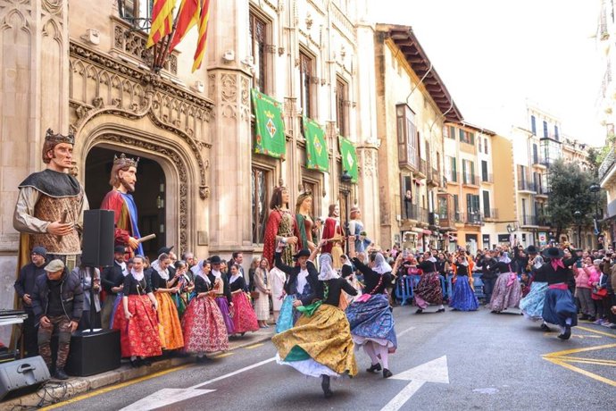 Actos conmemorativos del Dia de Balears frente al Palau del Consell de Mallorca.