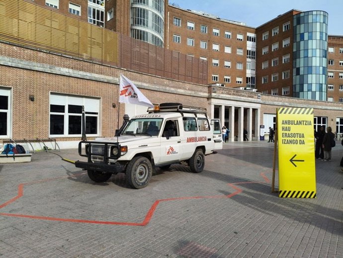 Ambulancia de MSF en el Hospital Universitario Cruces