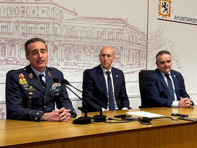 El alcalde de León en la presentación del 80 aniversario de El Descendimiento.