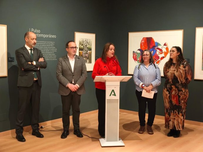 La directora general de Museos y Conjuntos, Aurora Villalobos, y el delegado territorial de Cultura y Deporte, José Ayala, en la inauguración de la nueva sala expositiva del Museo de Jaén.
