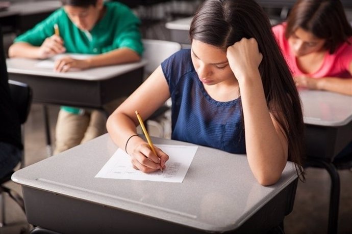 Archivo - Imagen de recurso de alumnos realixando un examen