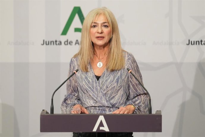 La consejera de Cultura y Deporte, Patricia del Pozo durante la rueda de prensa posterior al Consejo de Gobierno. A 18 de febrero de 2025, en Sevilla (Andalucía, España). El Consejo de Gobierno de la Junta de Andalucía se reúne en el Palacio de San Telmo 