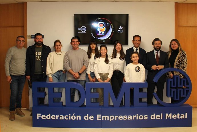 El alumnado del colegio sevillano de la Constitución Escolar Lunar en la sede de Fedeme