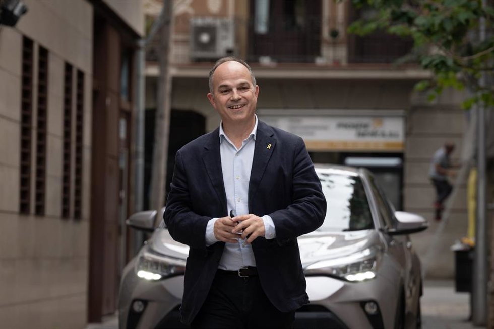 Archivo - El secretario general de Junts, Jordi Turull, a su llegada para comparecer ante los medios de comunicación, en la sede de Junts, a 1 de julio de 2024, en Barcelona, Catalunya (España).