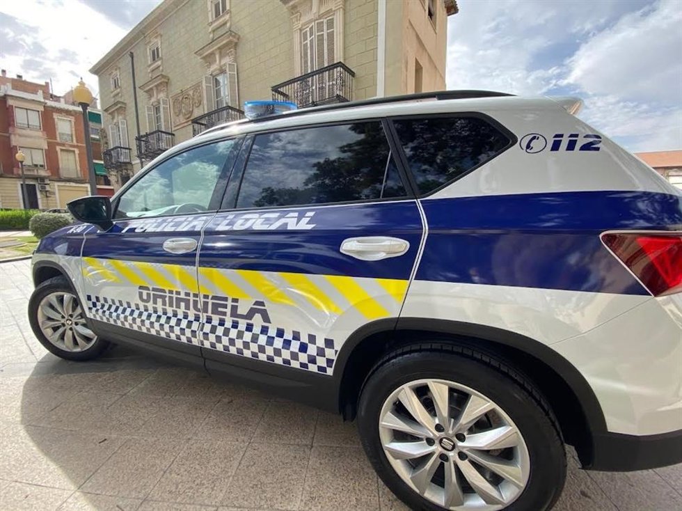 Un coche de la Policía Local de Orihuela (Alicante), en una imagen de archivo.