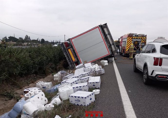 Imatge del camió bolcat