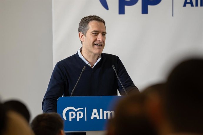 El coordinador general del PP de Almería y senador, Miguel Ángel Castellón, durante un acto del partido.