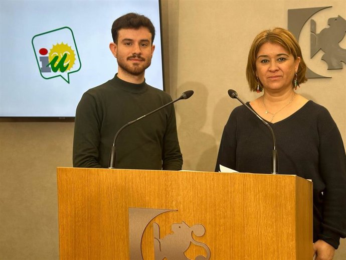 Los diputados de IU en la Diputación de Córdoba, Irene Ruiz y José Manuel Cobo.