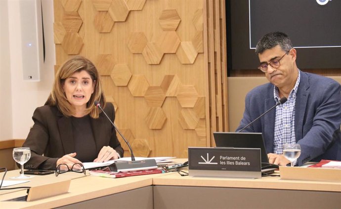 El síndico mayor de la Sindicatura de Cuentas, Joan Rosselló, junto a la síndica Maria Antònia García