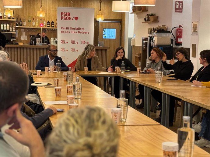 El PSIB reúne a una treintena de entidades del tercer sector para recoger sus propuestas para la ponencia marco del 15 Congreso