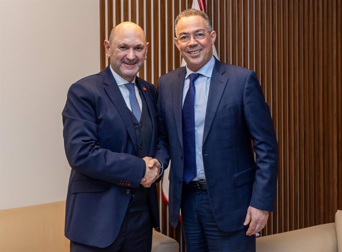 El presidente de la RFEF, Rafael Louzán, y el presidente de la Federación Marroquí de Fútbol, Fouzi Lekjaa