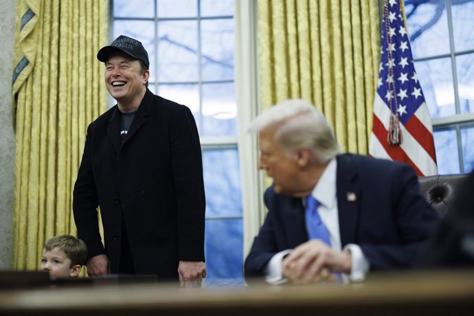 11 de fevereiro de 2025, Washington, Distrito de Columbia, EUA: ELON MUSK se junta ao presidente dos EUA, DONALD TRUMP, no Salão Oval da Casa Branca, onde ele falou à mídia sobre os esforços de corte de custos em todo o governo federal: 962585392, Licença
