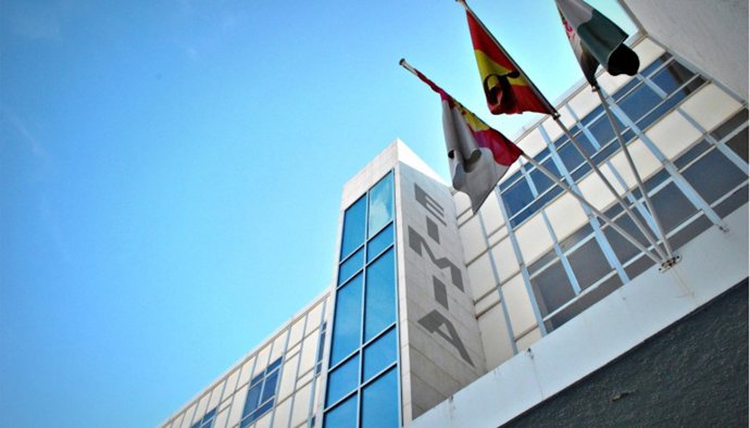 Fachada de la EIMIA Almadén.