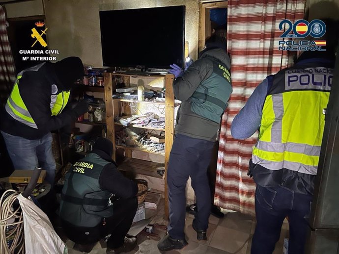 Archivo - Agentes de la Policía Nacional y la Guardia Civil en una imagen de archivo 
