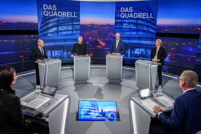 16 February 2025, Berlin: (L-R) Germany's Chancellor Olaf Scholz, Robert Habeck, lead candidate of Alliance 90/The Greens, vice-chancellor, and German minister for economic affairs and climate protection, Friedrich Merz, top candidate of the Christian Dem