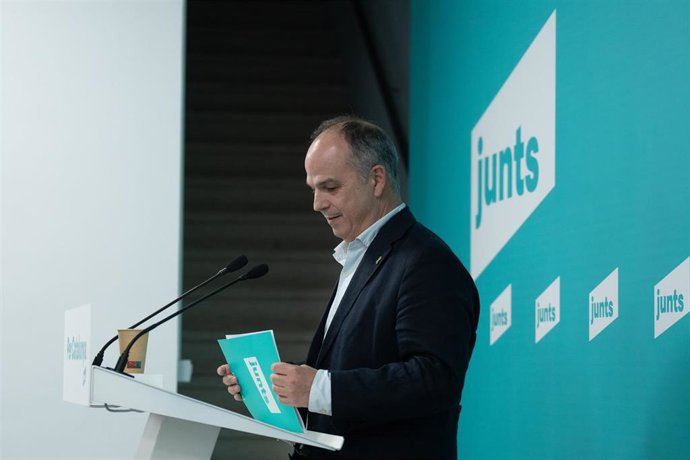 Archivo - El secretario general de Junts, Jordi Turull, comparece ante los medios de comunicación, en la sede de Junts, a 1 de julio de 2024, en Barcelona, Catalunya (España). 