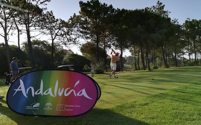 Imagen de un campo de golf.