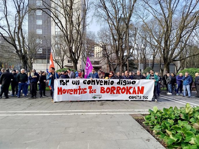 Concentración convocada en Pamplona por el comité de empresa de TCC para exigir un convenio "digno" para la plantilla