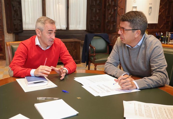 Reunión de Carlos Mazón y el conseller de Agricultura, Miguel Barrachina