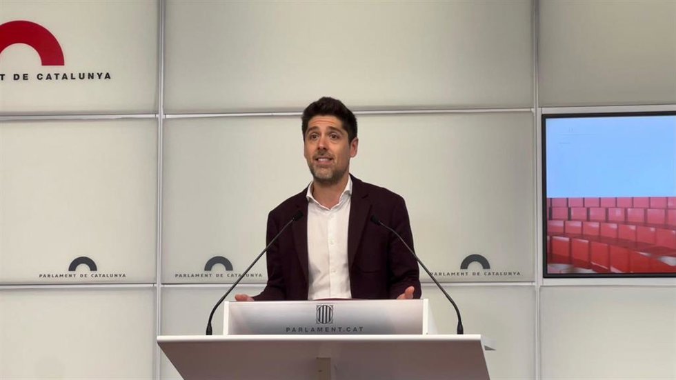 El portavoz de los Comuns en el Parlament, David Cid, en una rueda de prensa