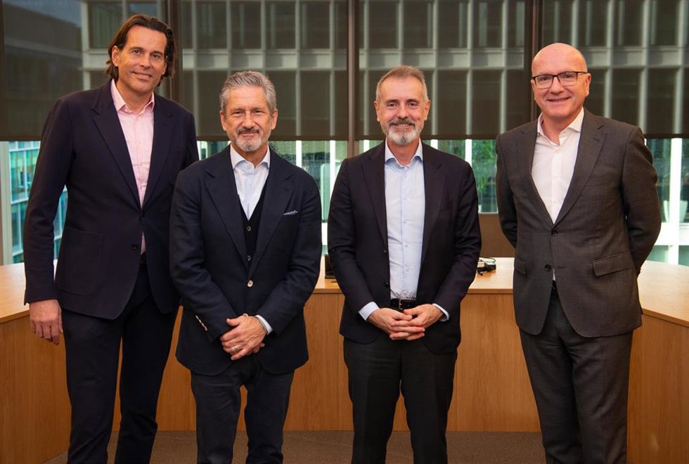 Archivo - De izquierda a derecha: el consejero delegado de VMO2, Lutz Schüler, el consejero delegado de Liberty Global, Mike Fries, el presidente ejecutivo de Telefónica, Marc Murtra, y el consejero delegado de Telefónica, Ángel Vilá.