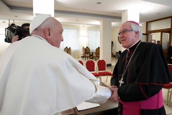 O Papa e o Arcebispo de Sevilha, na audiência de 8 de fevereiro.