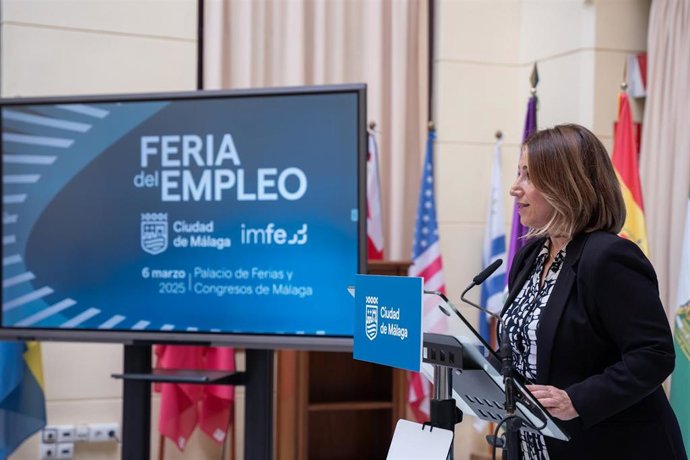 La concejala delegada de Educación y Fomento del Empleo, María Paz Flores, en la presntación de la Feria del Empleo del IMFE