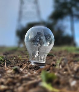 Archivo - El pool eléctrico encara la primavera con una caída de los precios cercana a los 40 €/Mwh, según la consultora energética Tempos Energía.