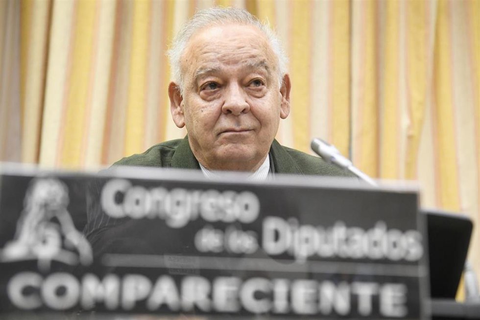 Archivo - El excomisario de la Policía Nacional Eugenio Pino durante la Comisión de Investigación sobre la denominada "Operación Cataluña", en el Congreso de los Diputados.