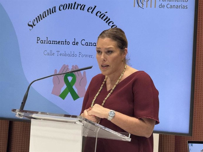La presidenta del Parlamento de Canarias, Astrid Pérez, en la inauguración de unas Jornadas conra el Cáncer en el Parlamento de Canarias