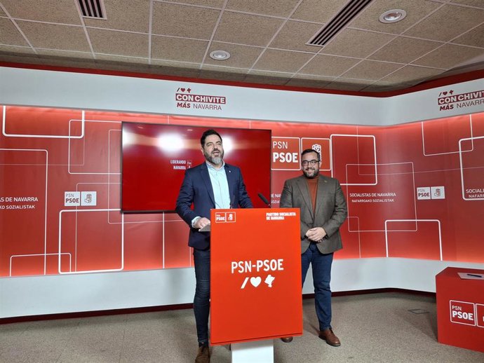 El secretario de organización del PSN, Ramón Alzórriz y el secretario de Estudios y Programas, Javier Remírez.