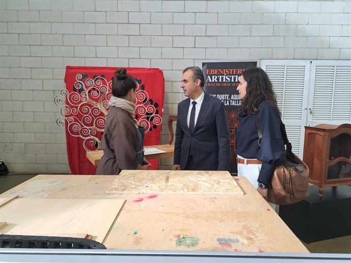 El conseller Antoni Vera y la directora general de Formación Profesional y Orientación Educativa, Maria Isabel Salas.