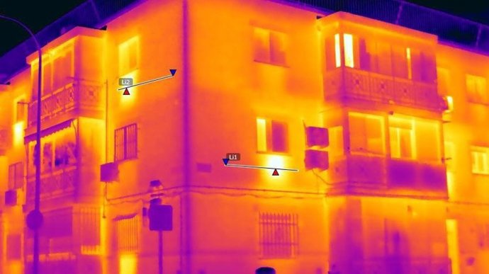 Archivo - Greenpeace documenta con imagen termográfica el "derroche energético" por las elevadas fugas de calor en viviendas