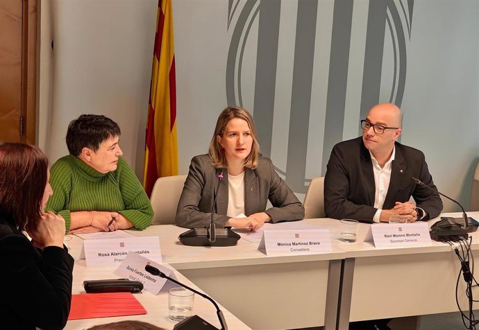 La Consellera de Derechos Sociales e Inclusión, Mònica Martínez Bravo, durante la primera reunión del Cetis.