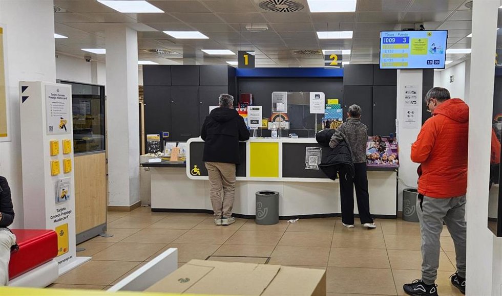 Archivo - Imagen de una oficina de Correos.
