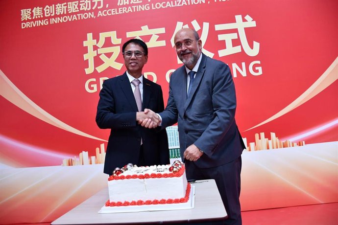 Acto de inauguración de la empresa Kingfa en Montalbo.