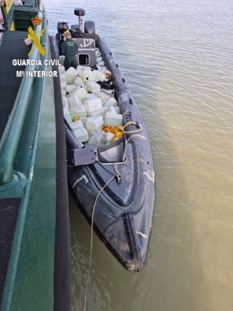 Imagen de la narcolancha interceptada en Lebrija
