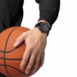 Tissot presenta el reloj oficial de la NBA de 2025.