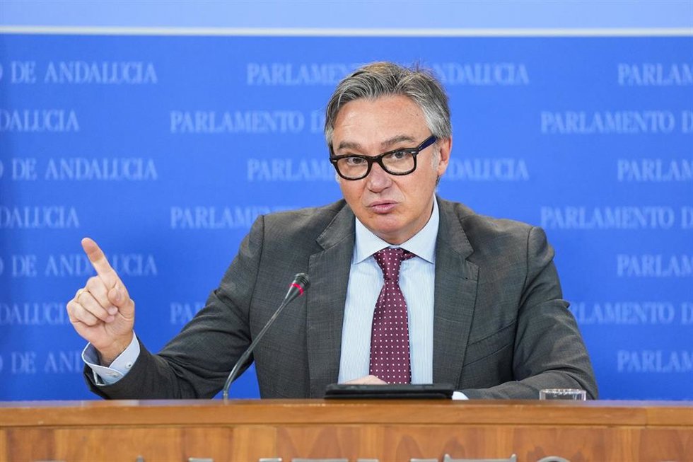 El portavoz del Grupo Parlamentario Vox, Manuel Gavira, este miércoles en rueda de prensa.