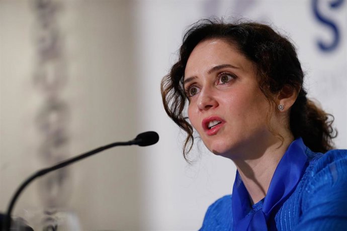 La presidenta de la Comunidad de Madrid, Isabel Díaz Ayuso, interviene durante el Foro de Debate, organizado por la Fundación Sargadelos