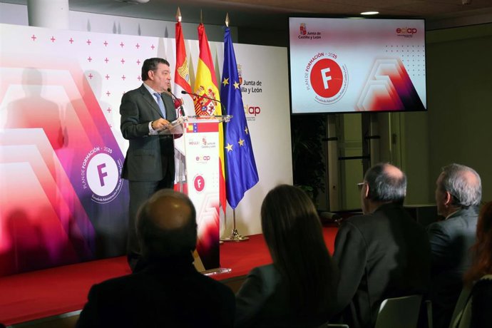 El consejero de Presidencia, Luis Miguel González Gago, durante la inauguración del curso de la Escuela de Administración Pública