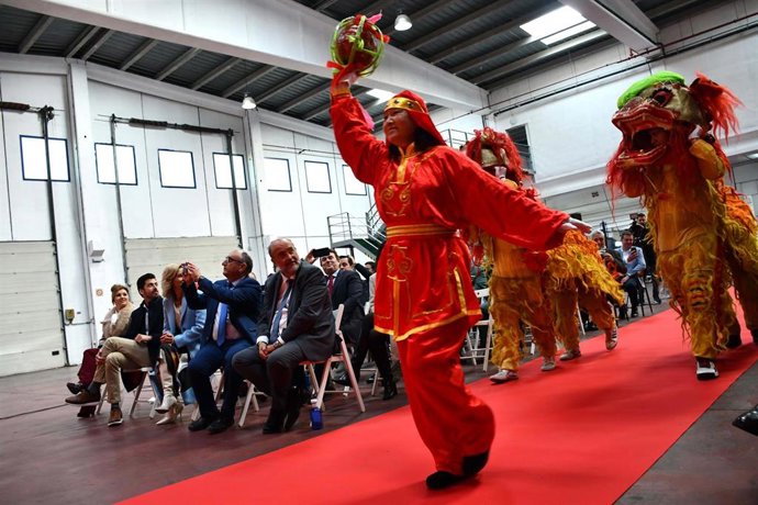 Acto de inauguración de la empresa Kingfa en Montalbo.