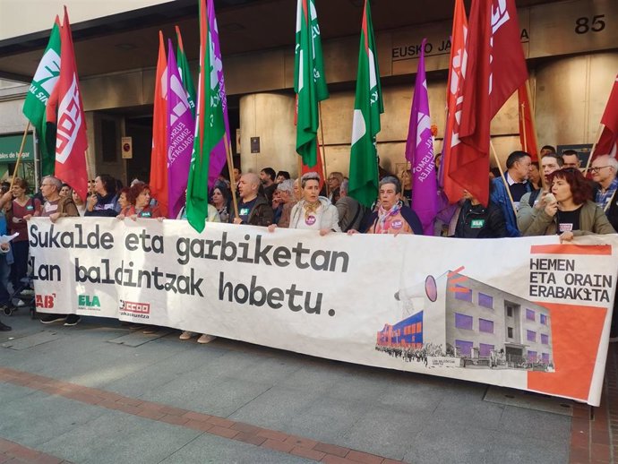 Protesta de los trabajadores de Cocina y Limpieza de la educación pública en Bilbao
